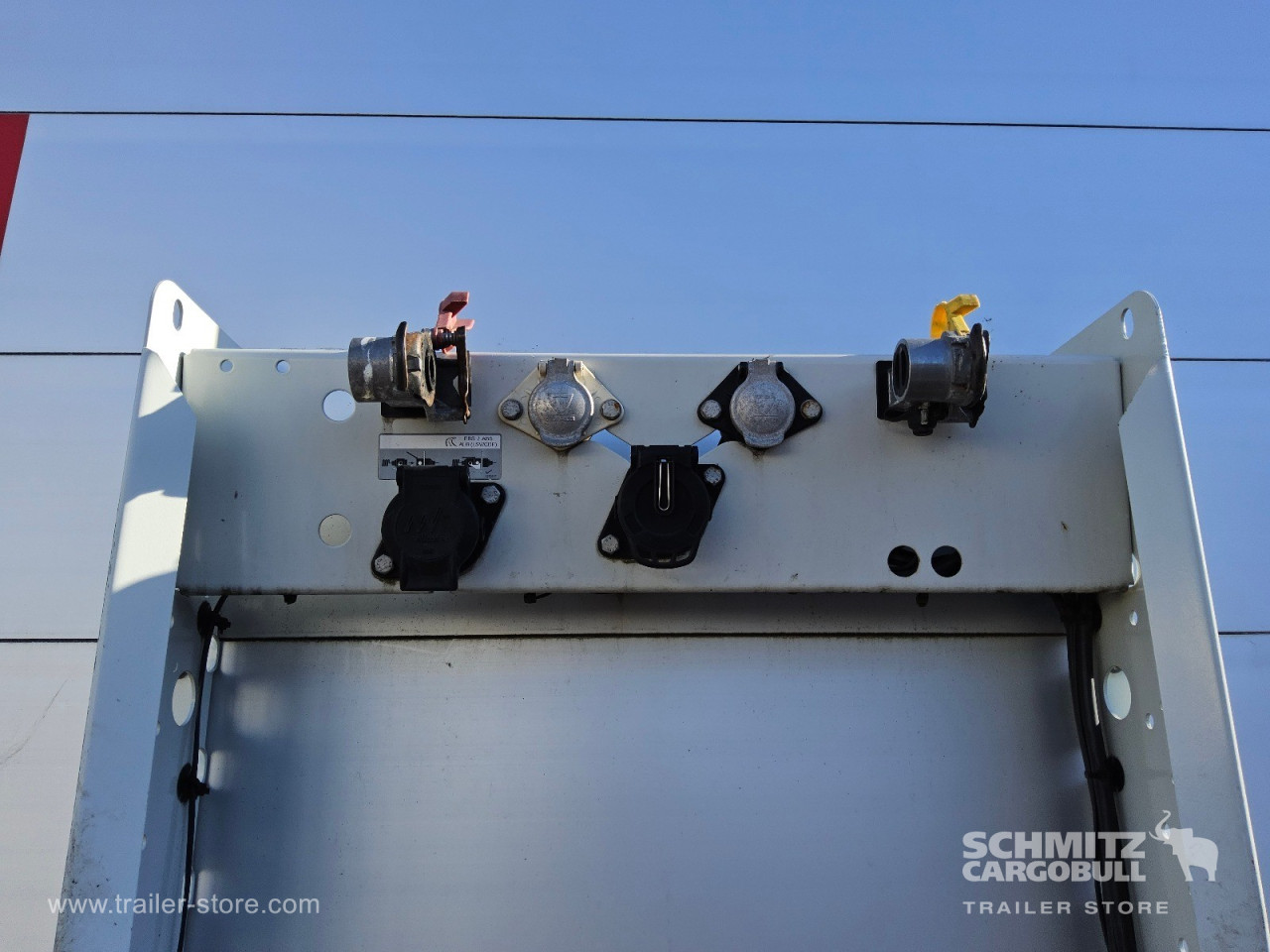 Schmitz Cargobull Curtainsider Standard Getränke 