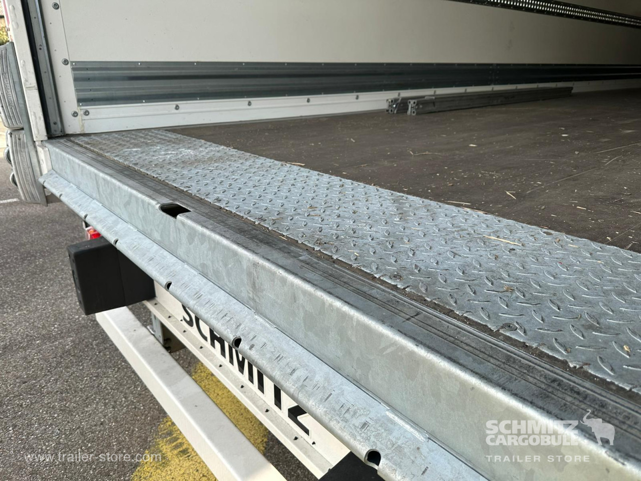 Schmitz Cargobull Semitrailer Dryfreight Porte relevante 