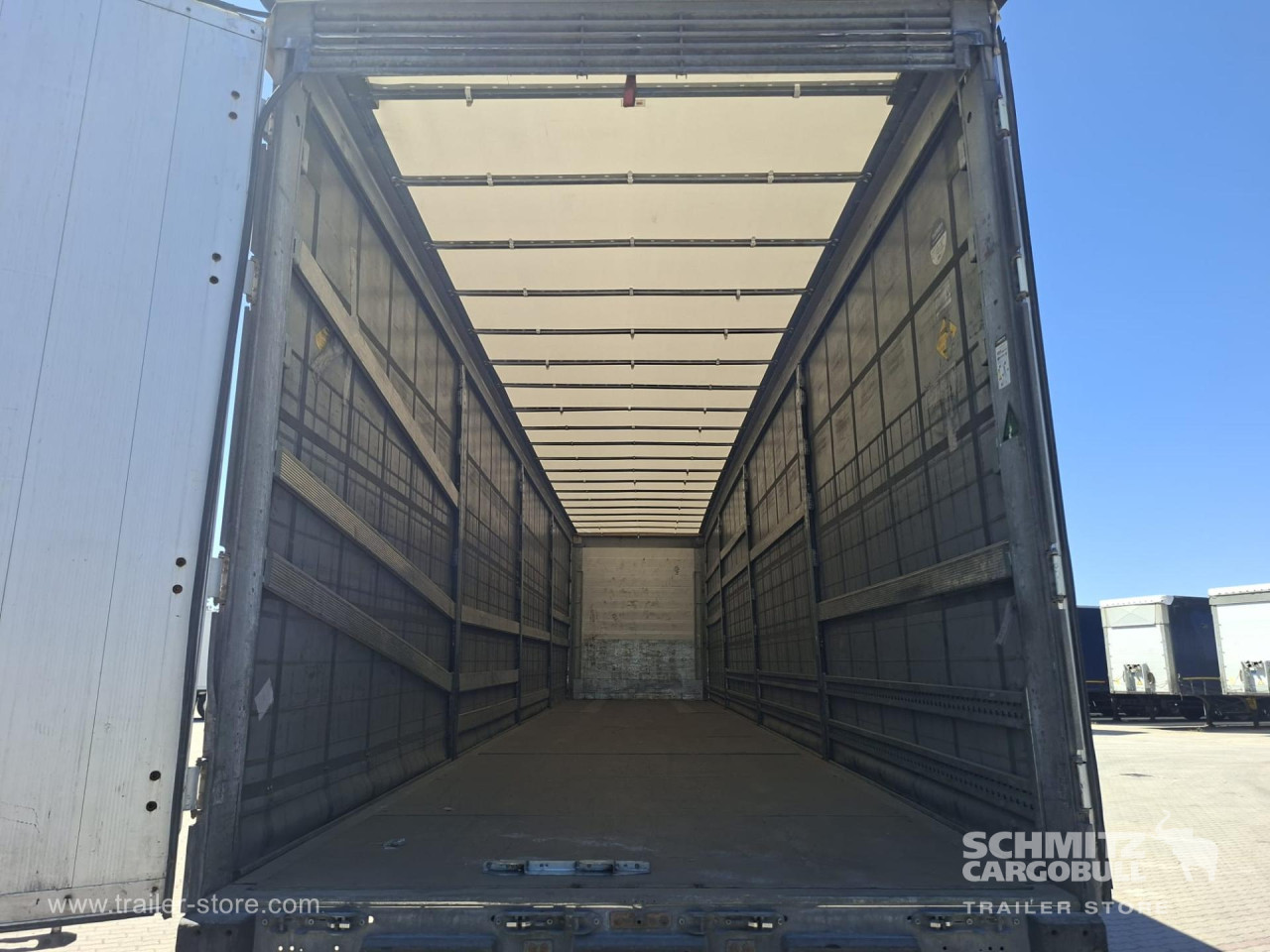 Schmitz Cargobull Curtainsider Mega 