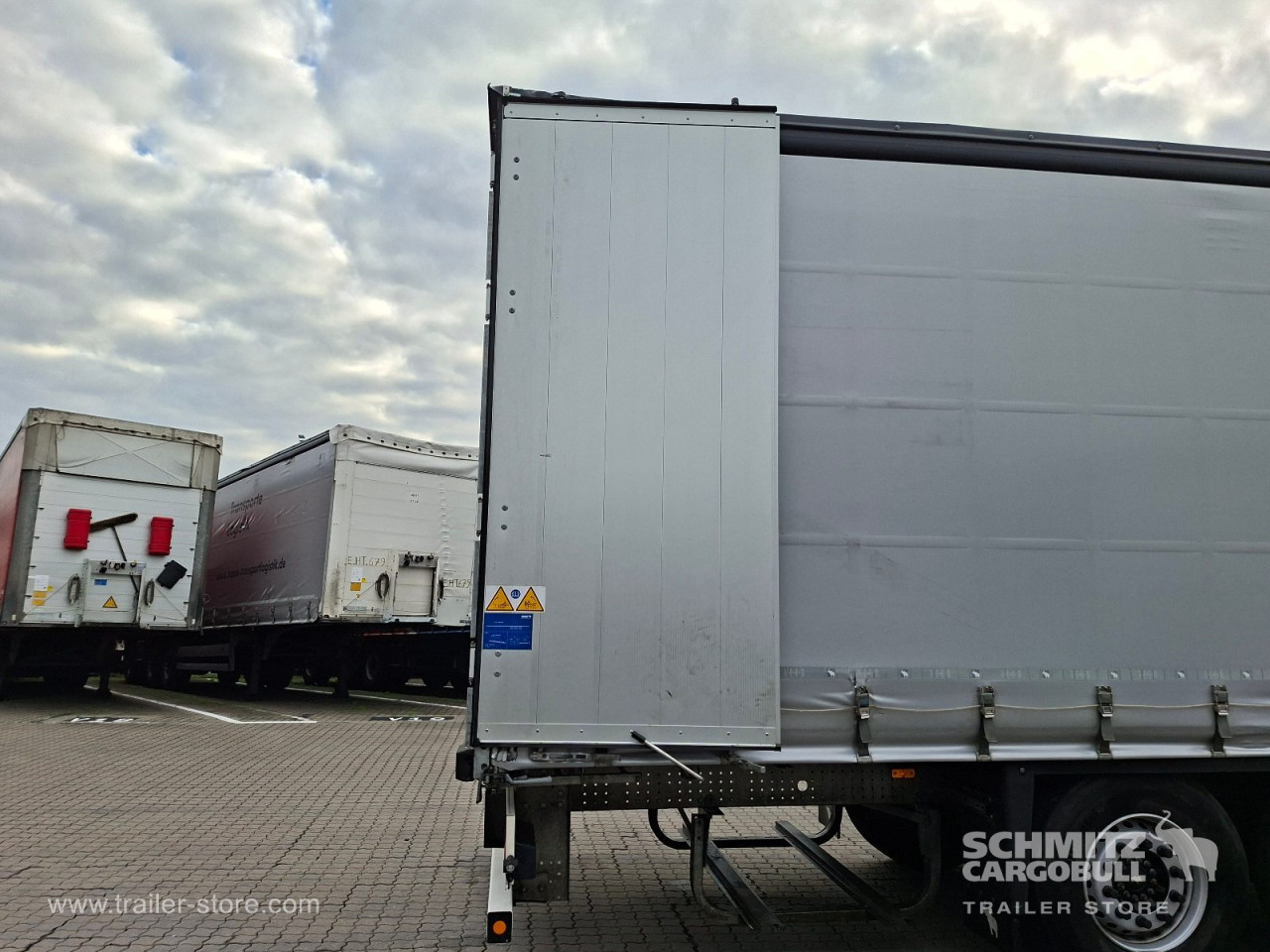 Schmitz Cargobull Curtainsider Standard Getränke 