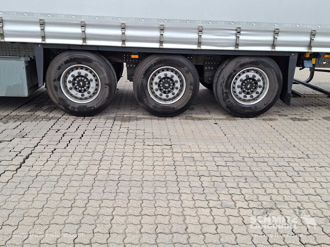 Schmitz Cargobull Curtainsider Standard Getränke 