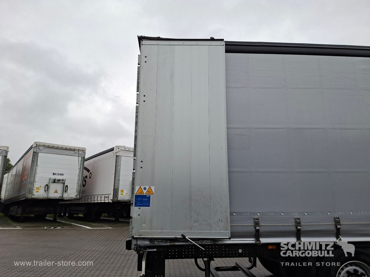 Schmitz Cargobull Curtainsider Standard Getränke 
