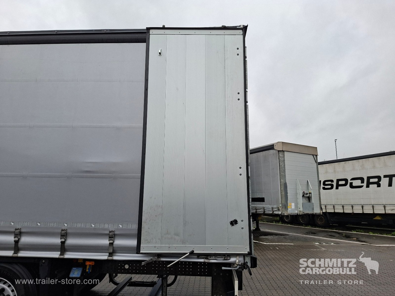 Schmitz Cargobull Curtainsider Standard Getränke 