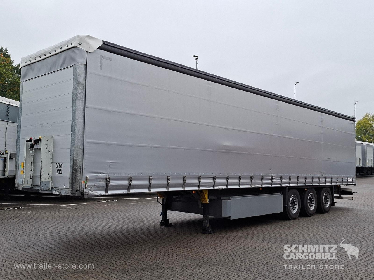 Schmitz Cargobull Curtainsider Standard Getränke 