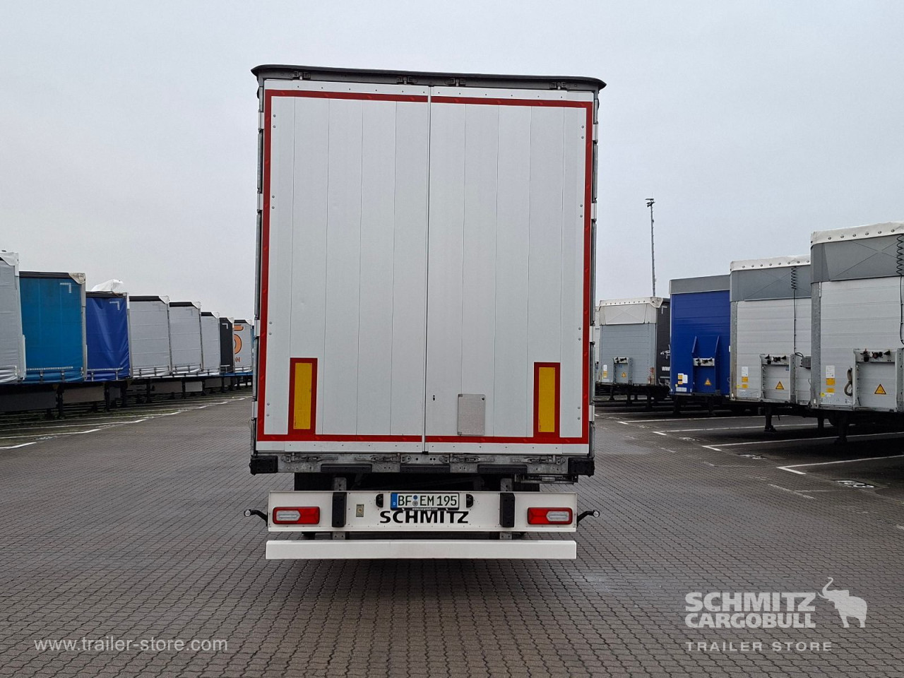 Schmitz Cargobull Curtainsider Standard Getränke 