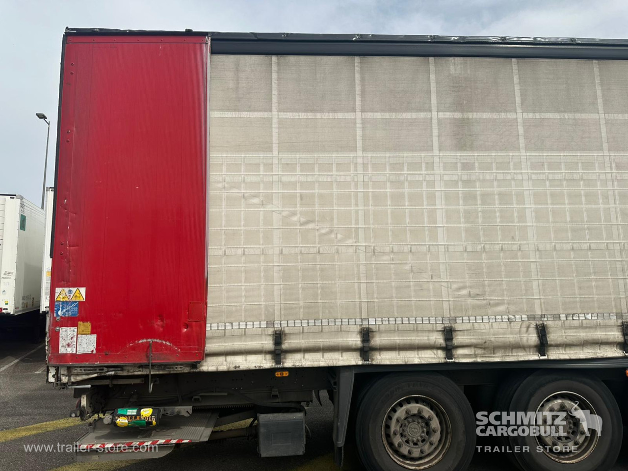 Schmitz Cargobull Semitrailer Curtainsider Standard Hayon 