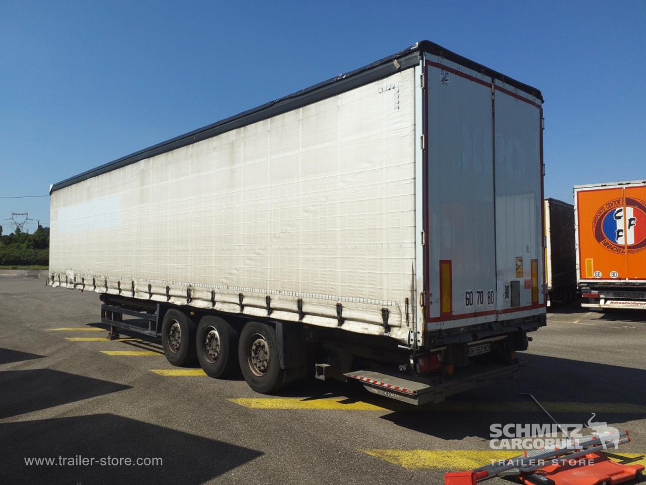 Schmitz Cargobull Semitrailer Curtainsider Standard Hayon 