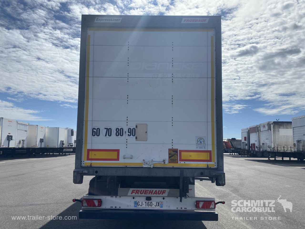 FRUEHAUF Semitrailer Dryfreight Standard Porte relevante 
