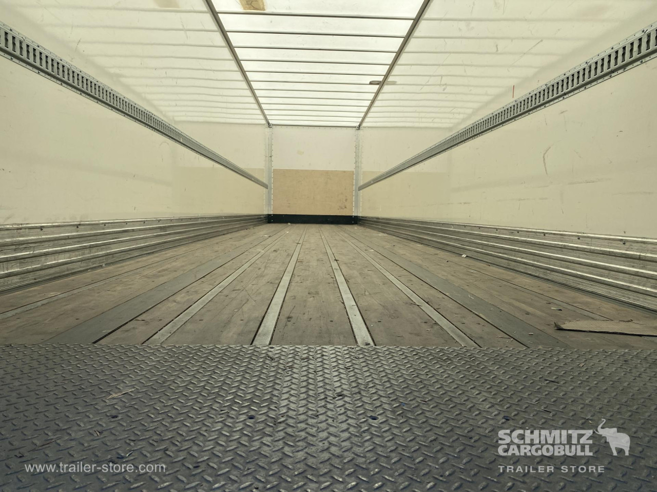FRUEHAUF Semitrailer Dryfreight Standard Porte relevante 