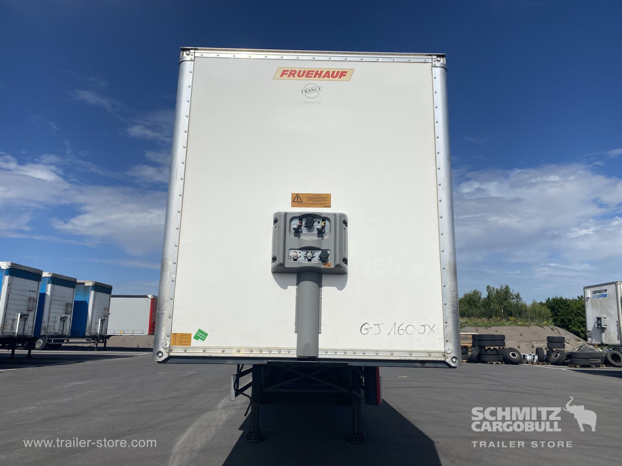 FRUEHAUF Semitrailer Dryfreight Standard Porte relevante 