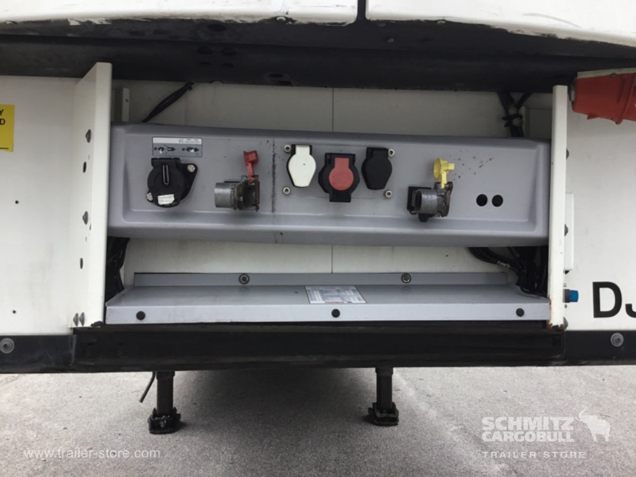 Schmitz Cargobull Reefer Meat hanging system 