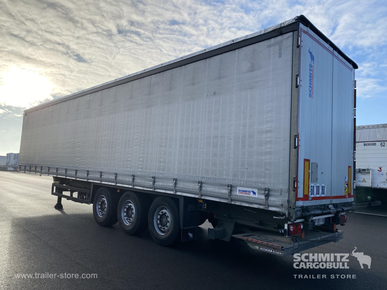 Schmitz Cargobull Semitrailer Curtainsider Standard Hayon 