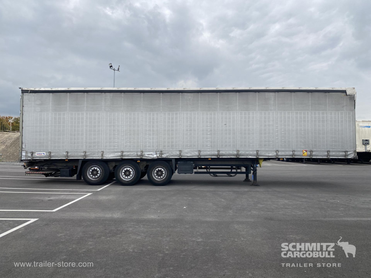 Schmitz Cargobull Semitrailer Curtainsider Standard Hayon 