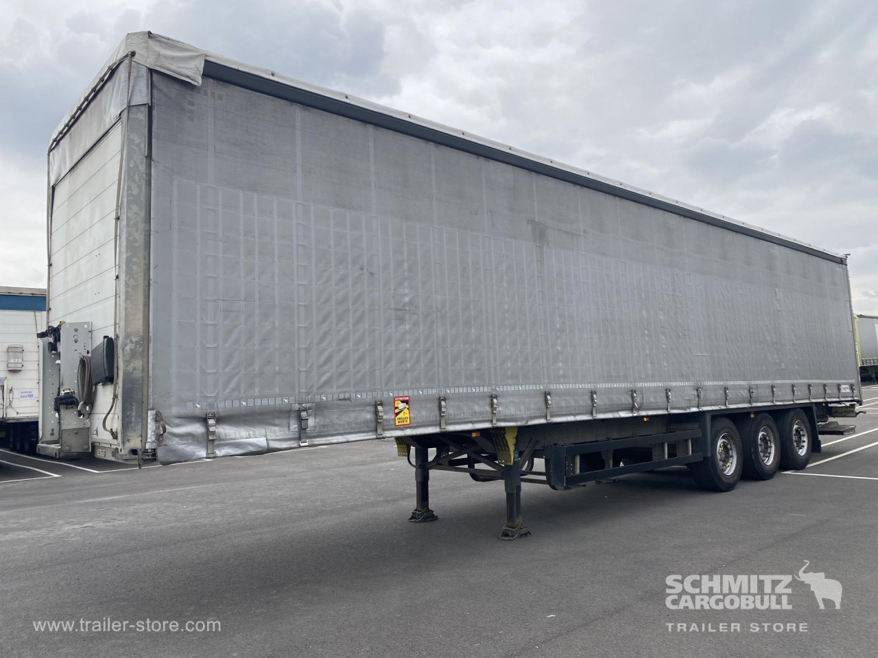 Schmitz Cargobull Semitrailer Curtainsider Standard Hayon 