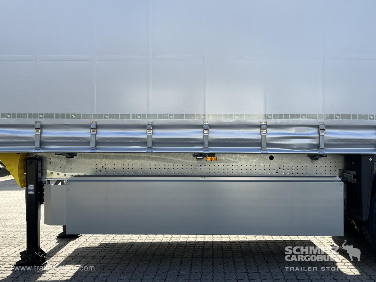 Schmitz Cargobull Curtainsider Standard Getränke 