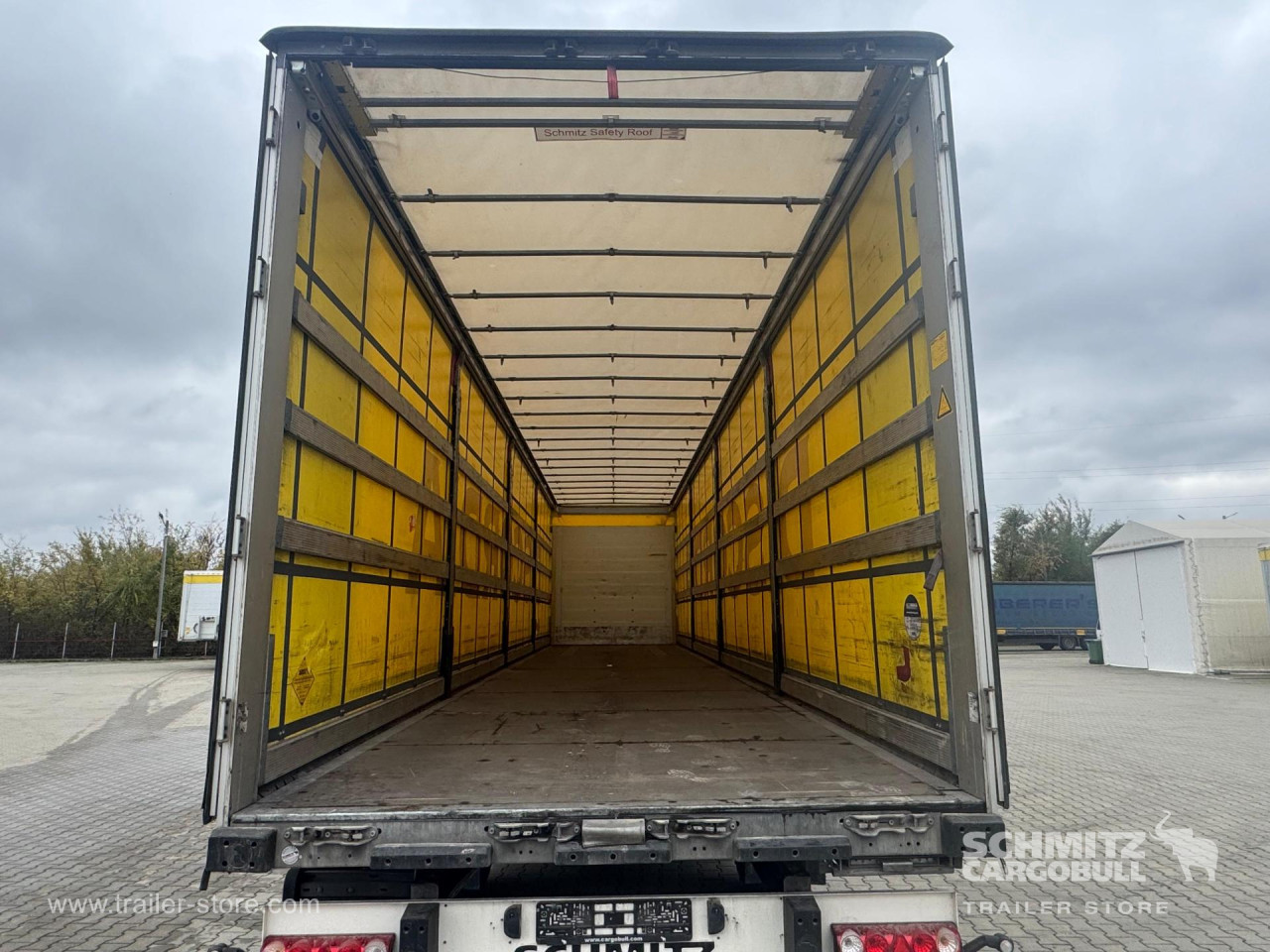 Schmitz Cargobull Curtainsider Standard 