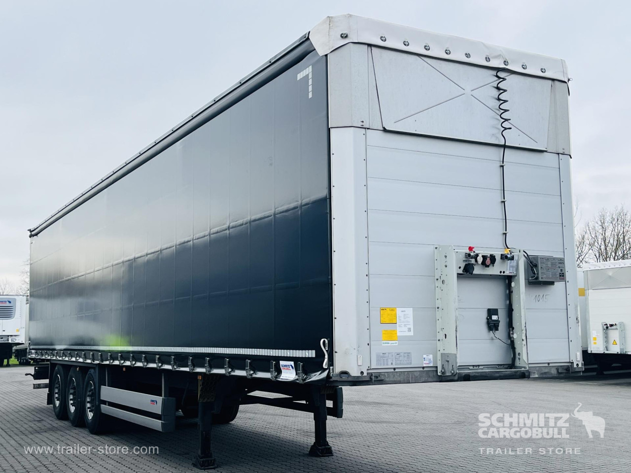 Schmitz Cargobull Curtainsider Standard Getränke 