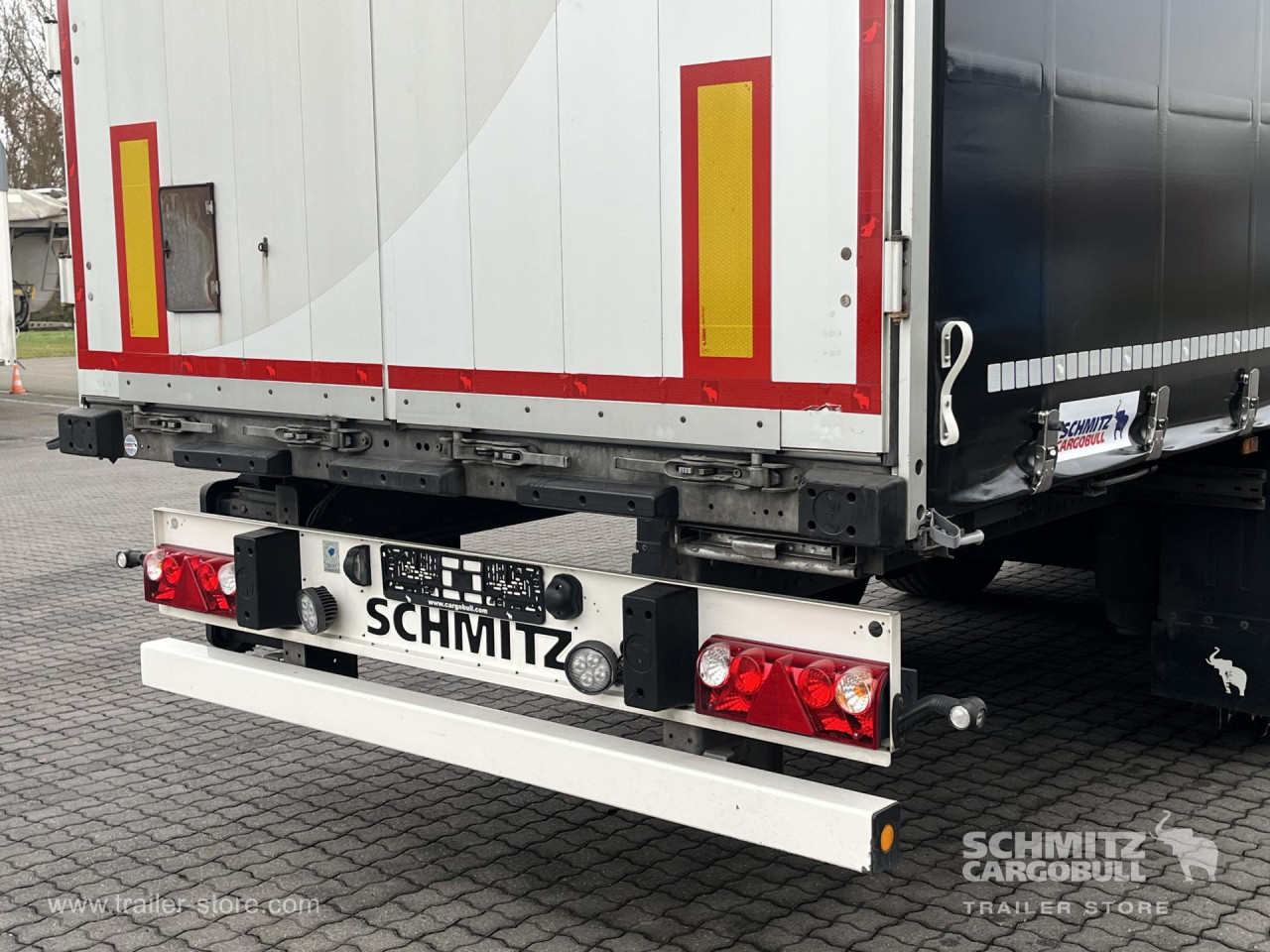 Schmitz Cargobull Curtainsider Standard Getränke 