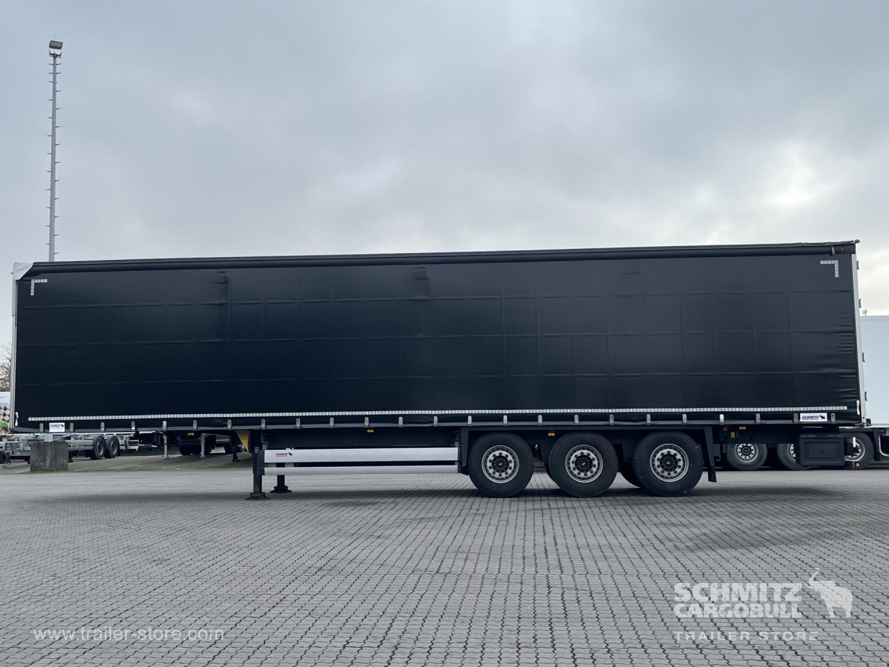 Schmitz Cargobull Curtainsider Standard Getränke 