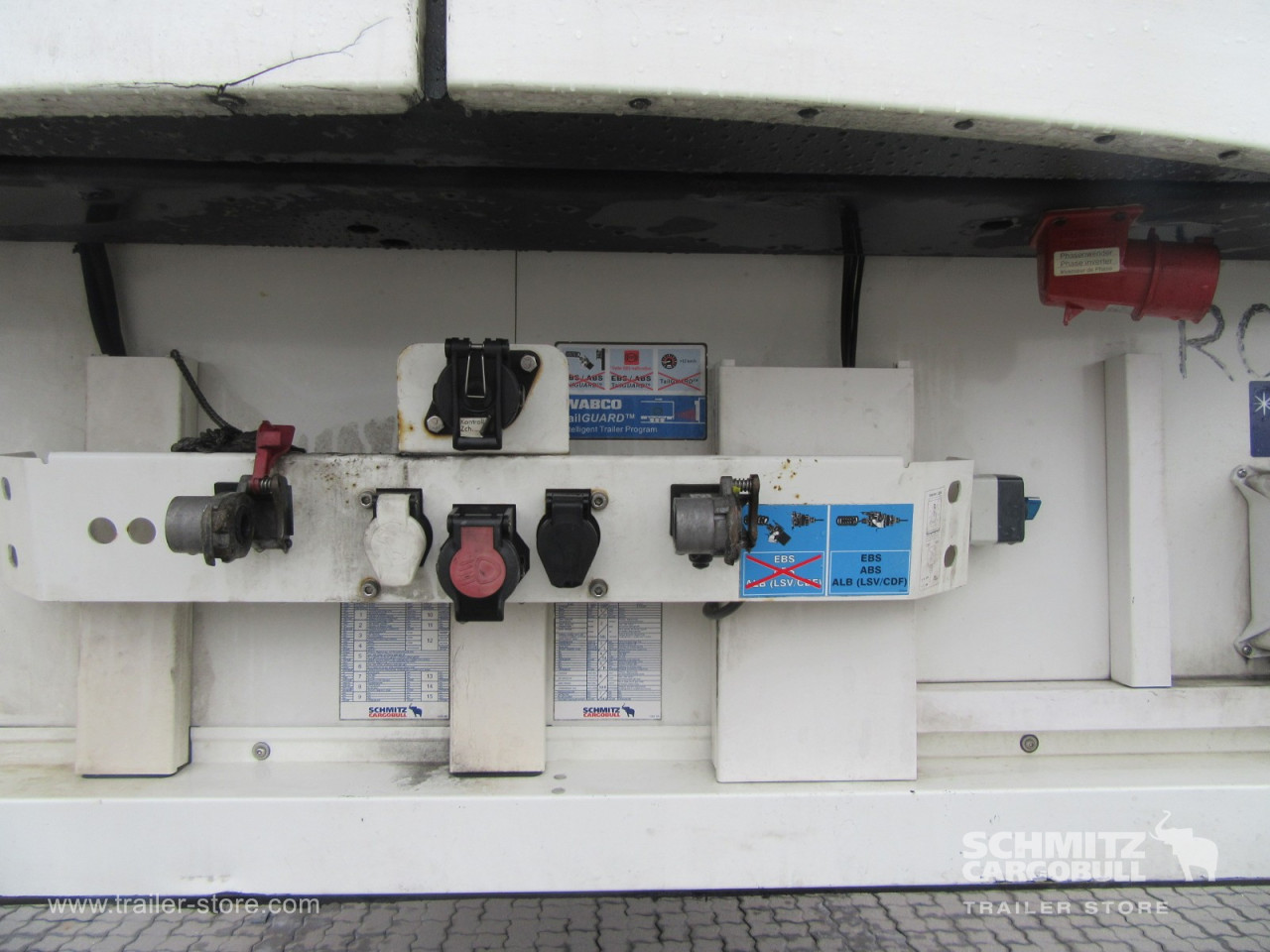 Schmitz Cargobull Tiefkühler Multitemp Doppelstock Trennwand 