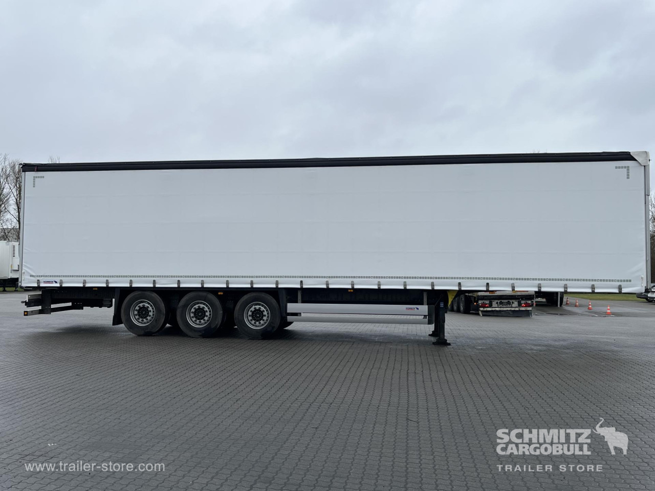 Schmitz Cargobull Curtainsider Standard Getränke 