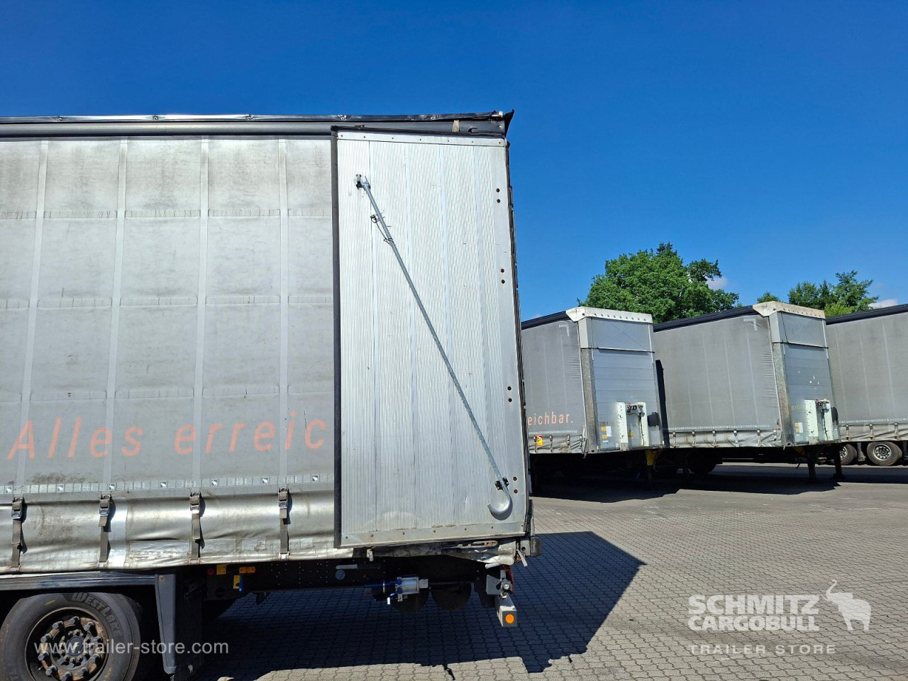 Schmitz Cargobull Curtainsider Coil Getränke 
