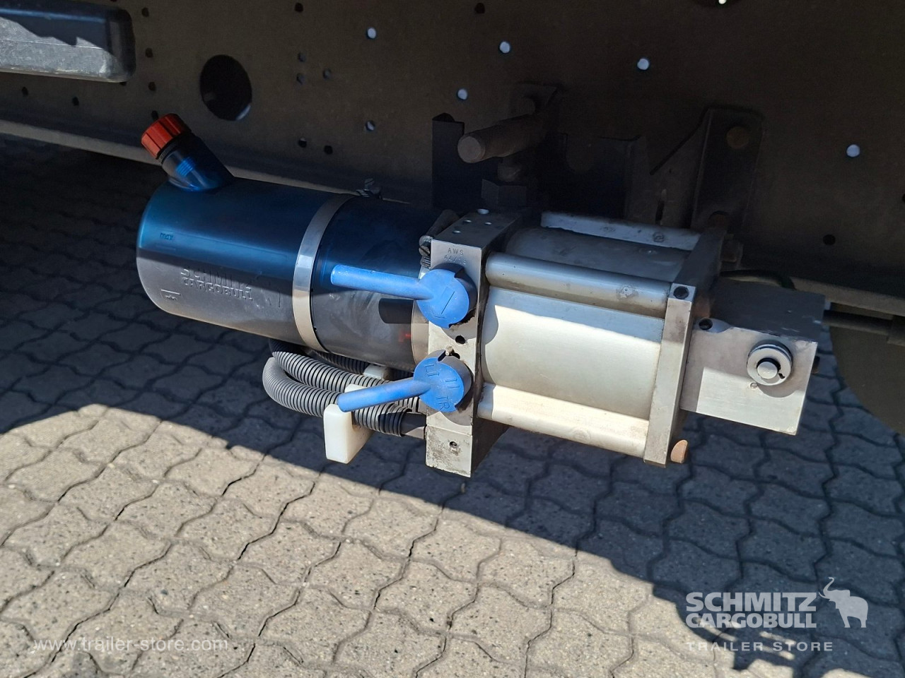 Schmitz Cargobull Curtainsider Coil Getränke 