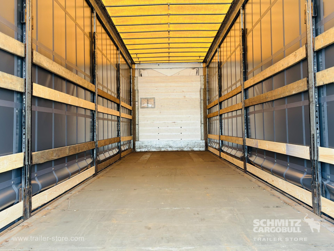 Schmitz Cargobull Curtainsider Mega Getränke 