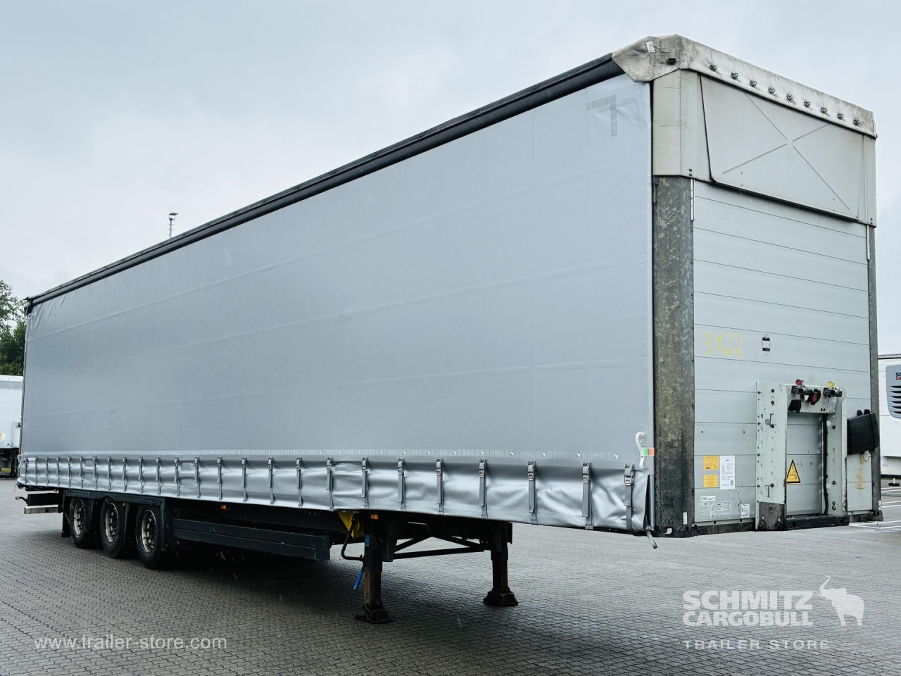 Schmitz Cargobull Curtainsider Mega Getränke 