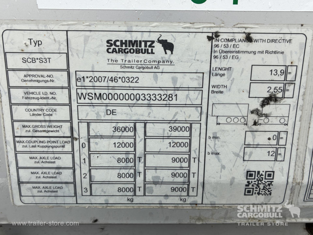 Schmitz Cargobull Curtainsider Mega Getränke 