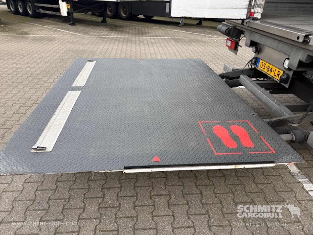 SOR IBERICA Oplegger Vries Multitemp Taillift 