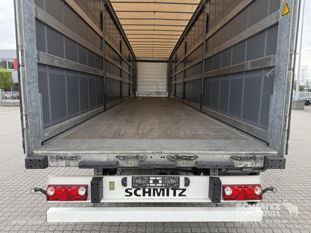 Schmitz Cargobull Curtainsider Standard Getränke 