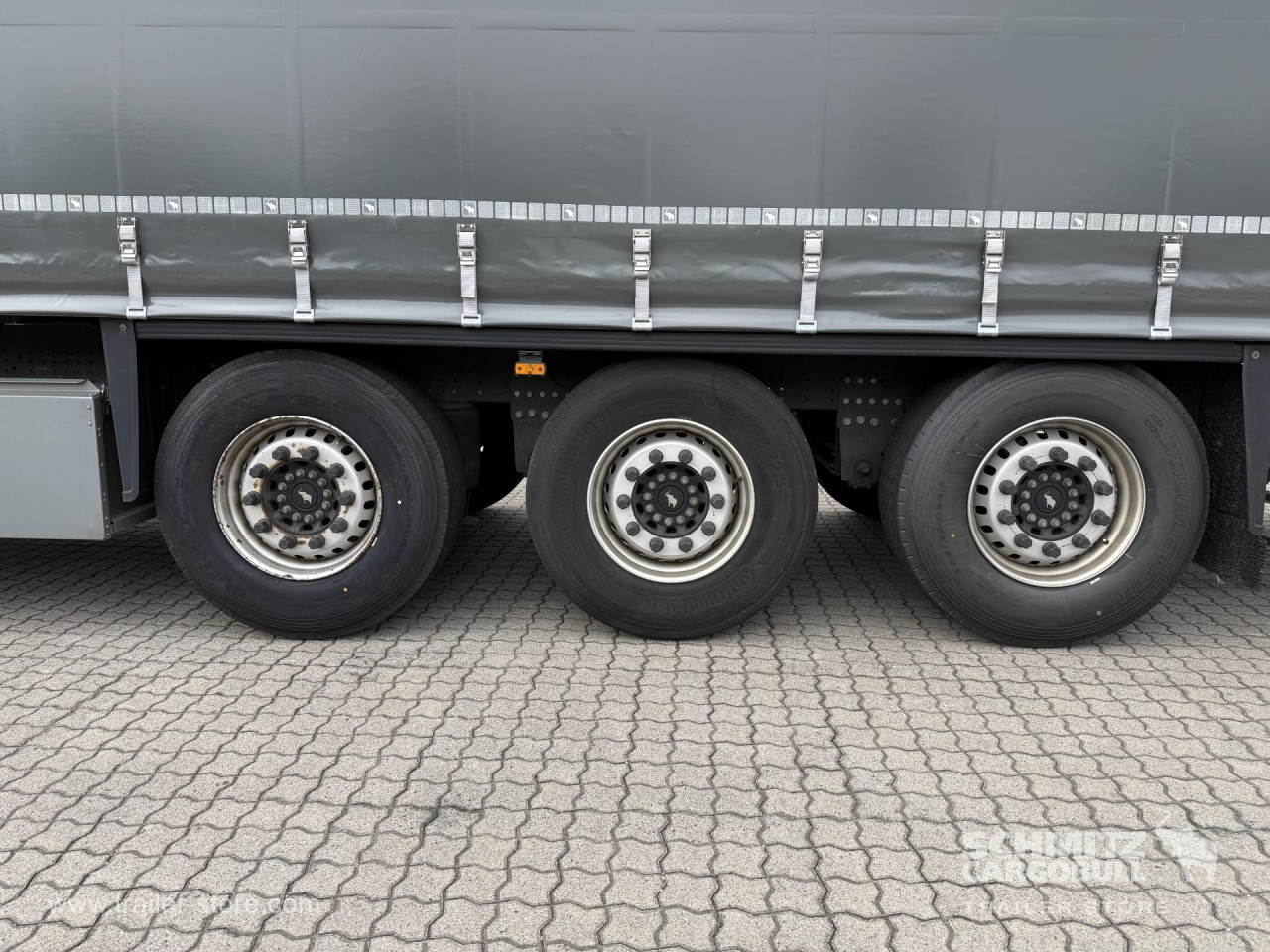 Schmitz Cargobull Curtainsider Standard Getränke 
