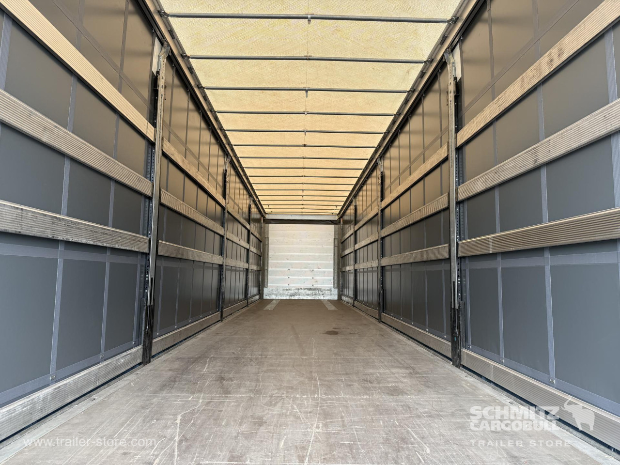 Schmitz Cargobull Curtainsider Standard Getränke 