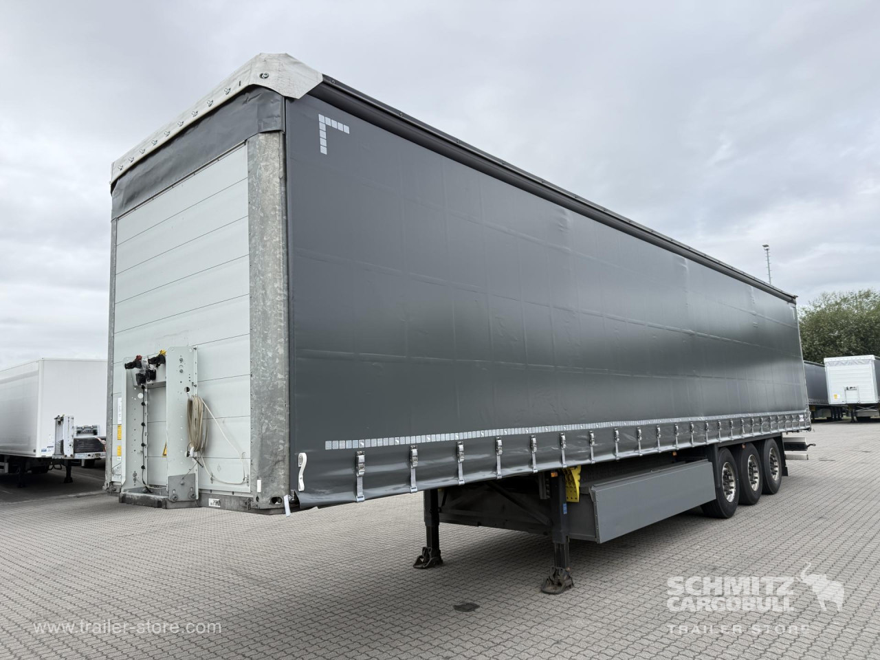 Schmitz Cargobull Curtainsider Standard Getränke 