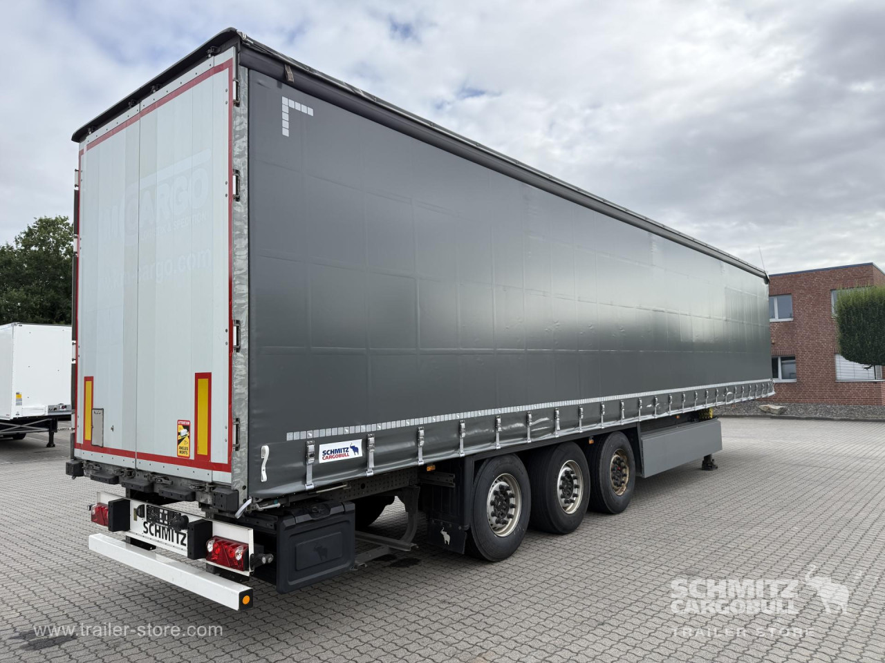 Schmitz Cargobull Curtainsider Standard Getränke 
