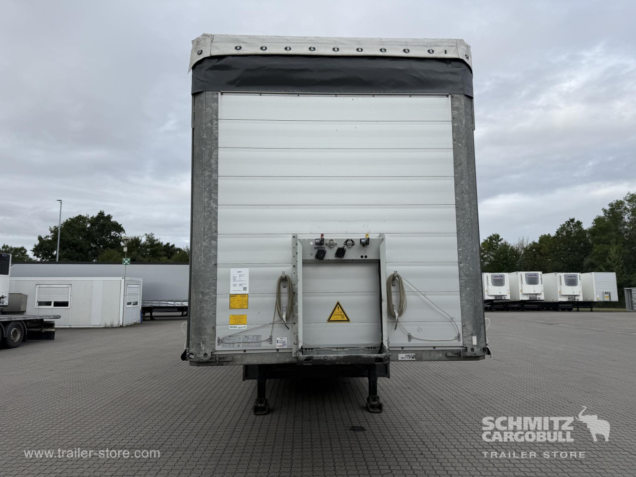 Schmitz Cargobull Curtainsider Standard Getränke 