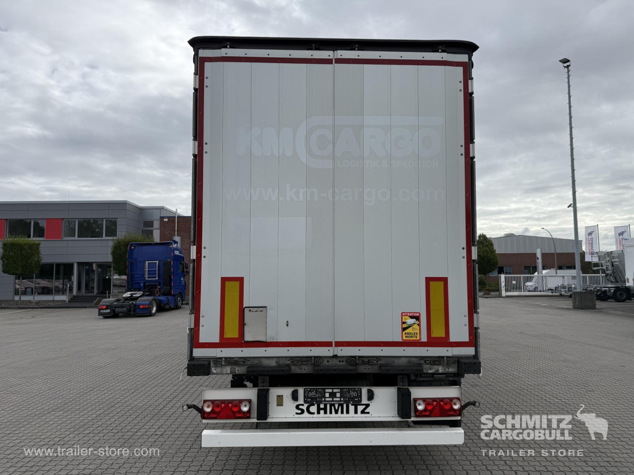 Schmitz Cargobull Curtainsider Standard Getränke 