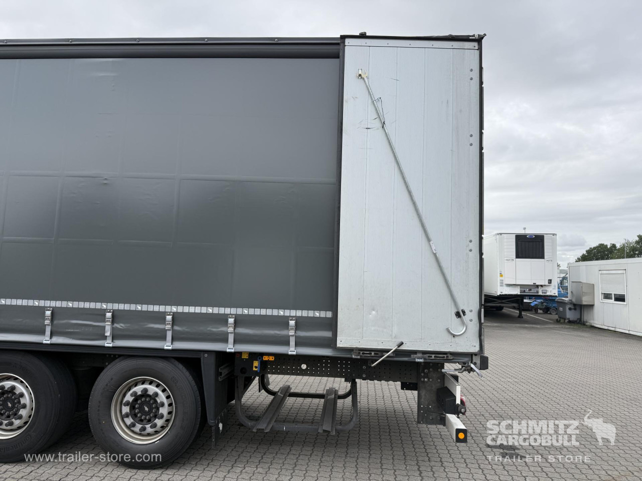 Schmitz Cargobull Curtainsider Standard Getränke 