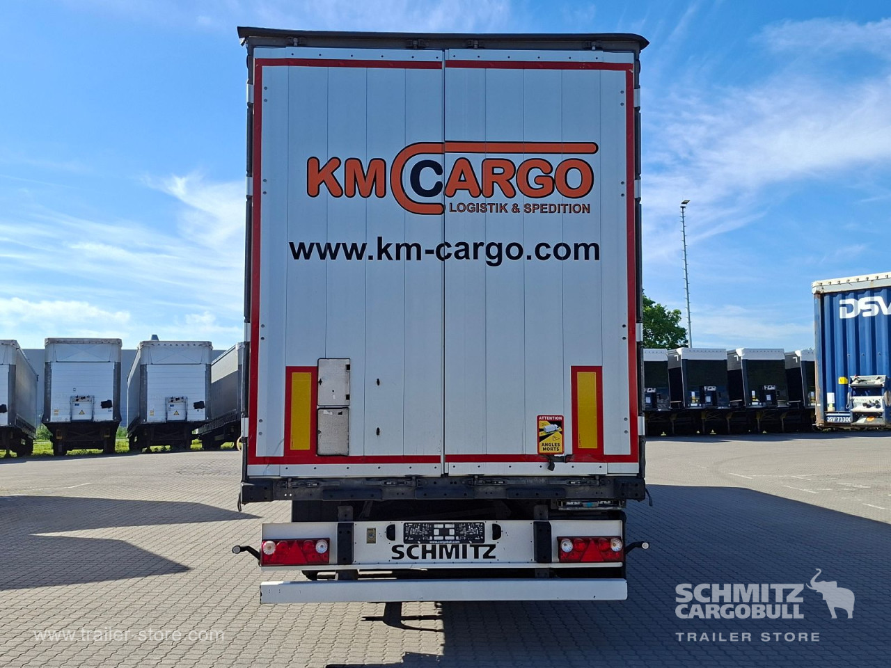 Schmitz Cargobull Curtainsider Standard Getränke 