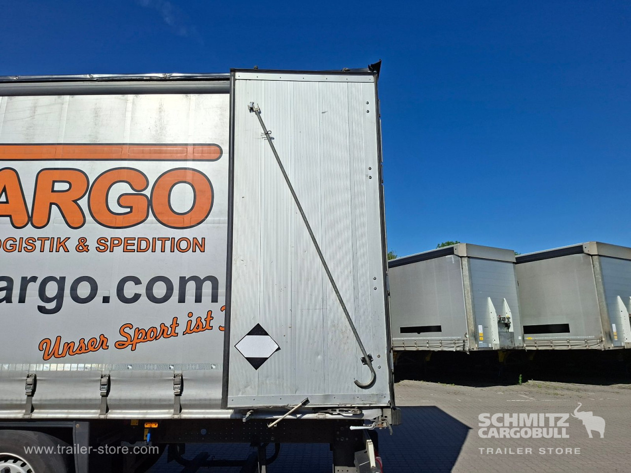 Schmitz Cargobull Curtainsider Standard Getränke 