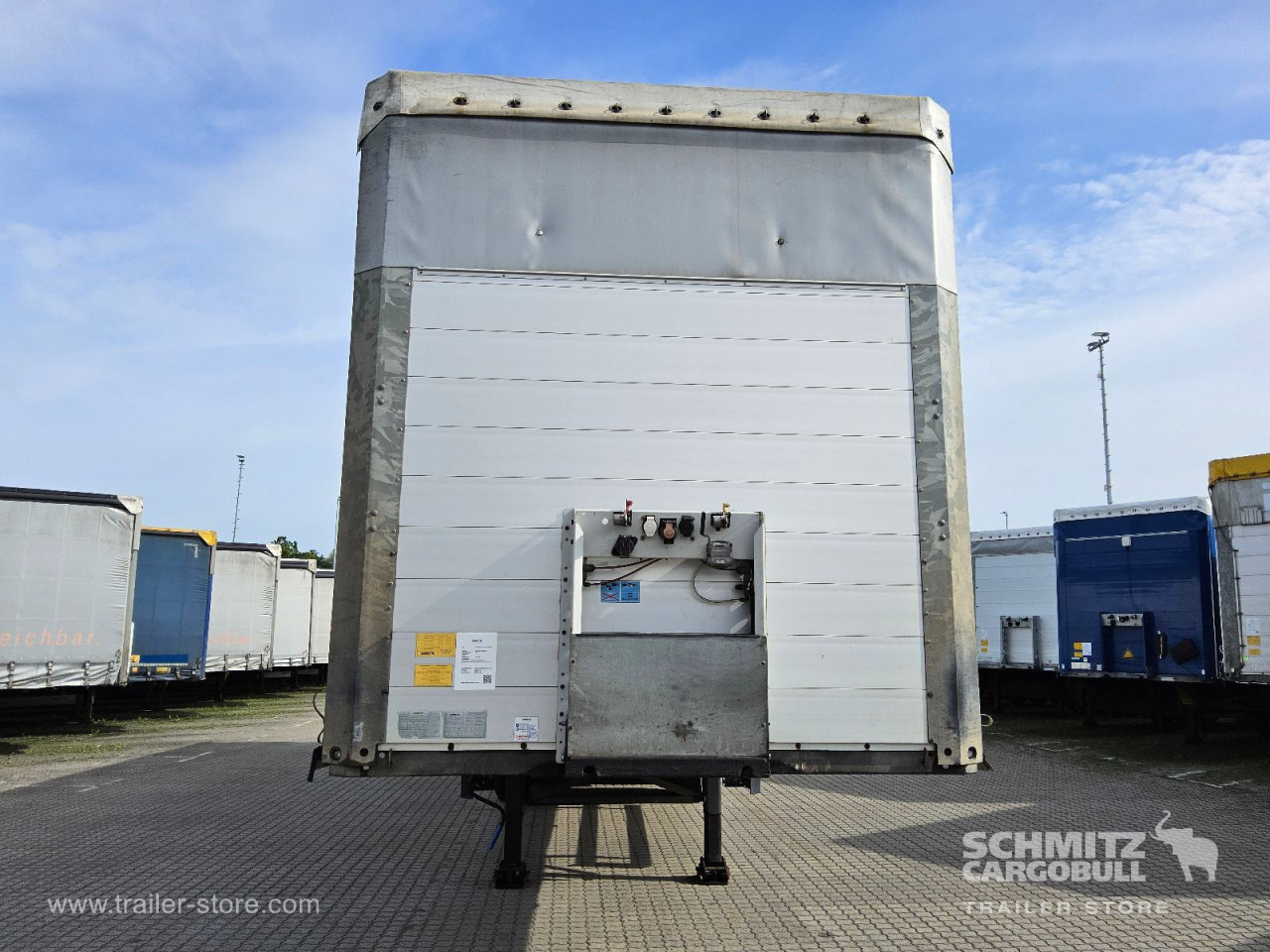 Schmitz Cargobull Curtainsider Mega Getränke 