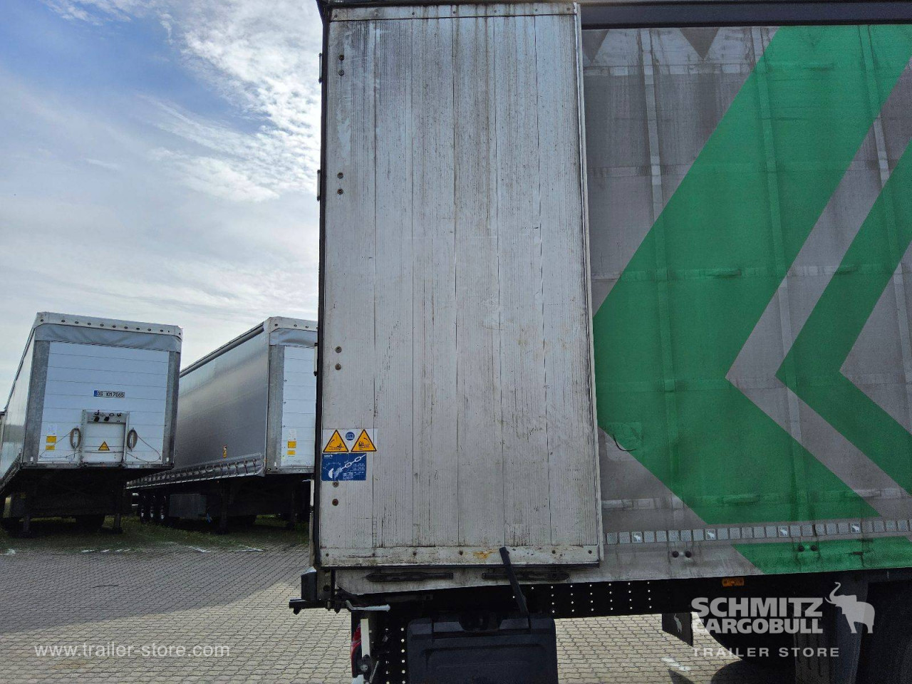 Schmitz Cargobull Curtainsider Mega Getränke 