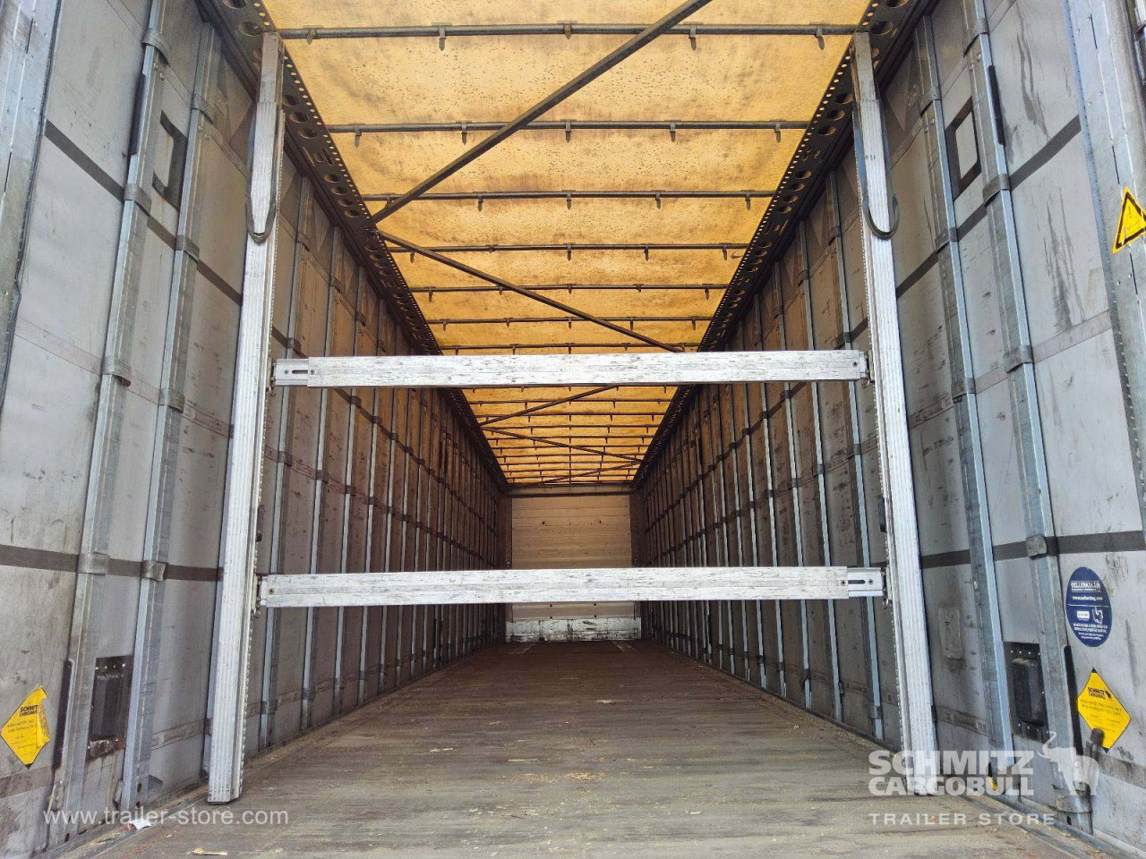 Schmitz Cargobull Curtainsider Mega Getränke 