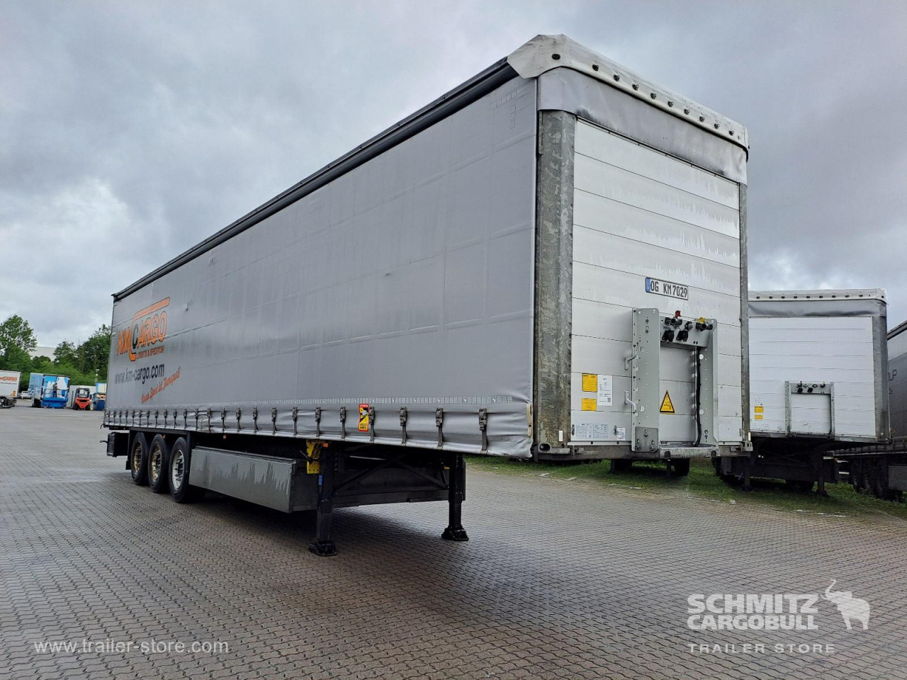 Schmitz Cargobull Curtainsider Standard Getränke 
