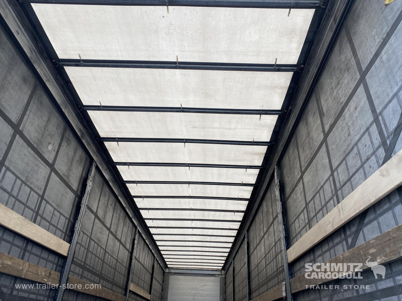 Schmitz Cargobull Semitrailer Curtainsider Mega 