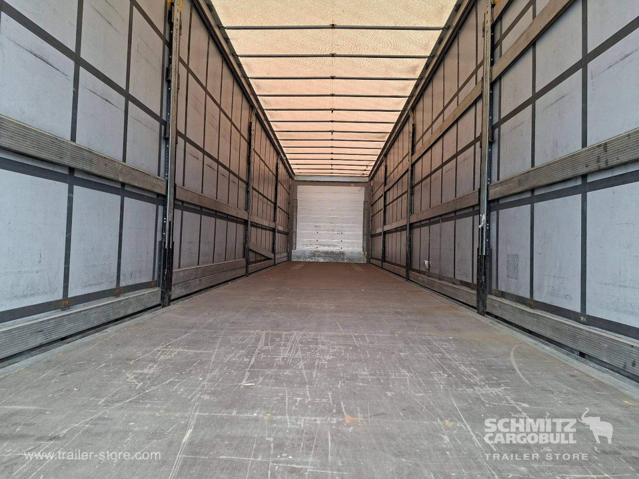 Schmitz Cargobull Curtainsider Standard Getränke 