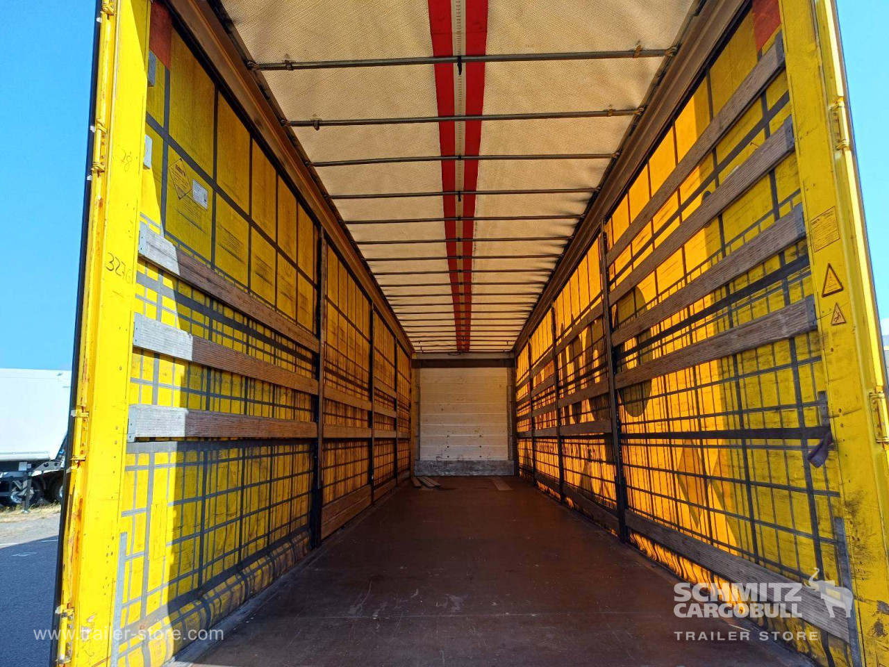 Schmitz Cargobull Curtainsider Mega 