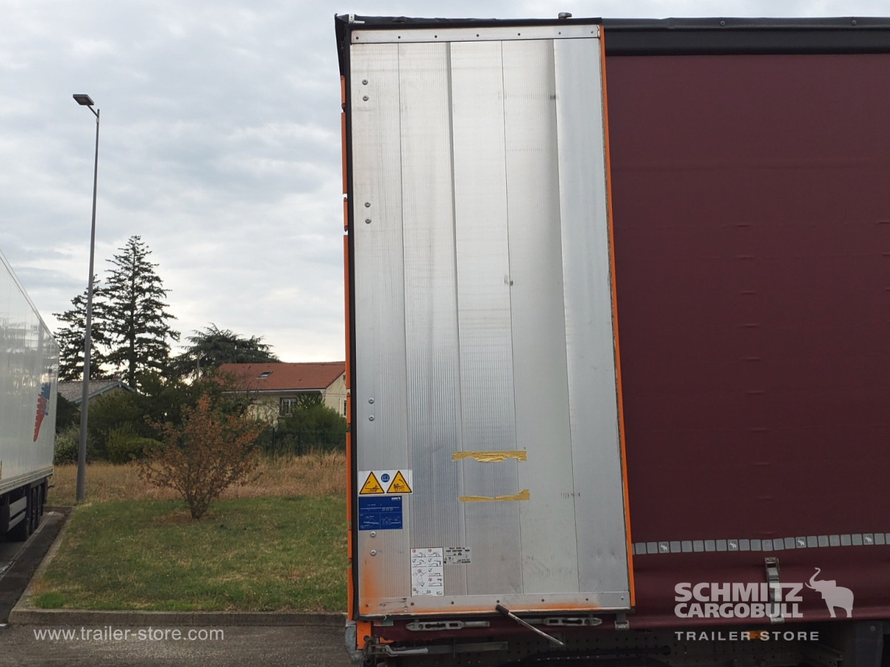 Schmitz Cargobull Semitrailer Curtainsider Standard Hayon 