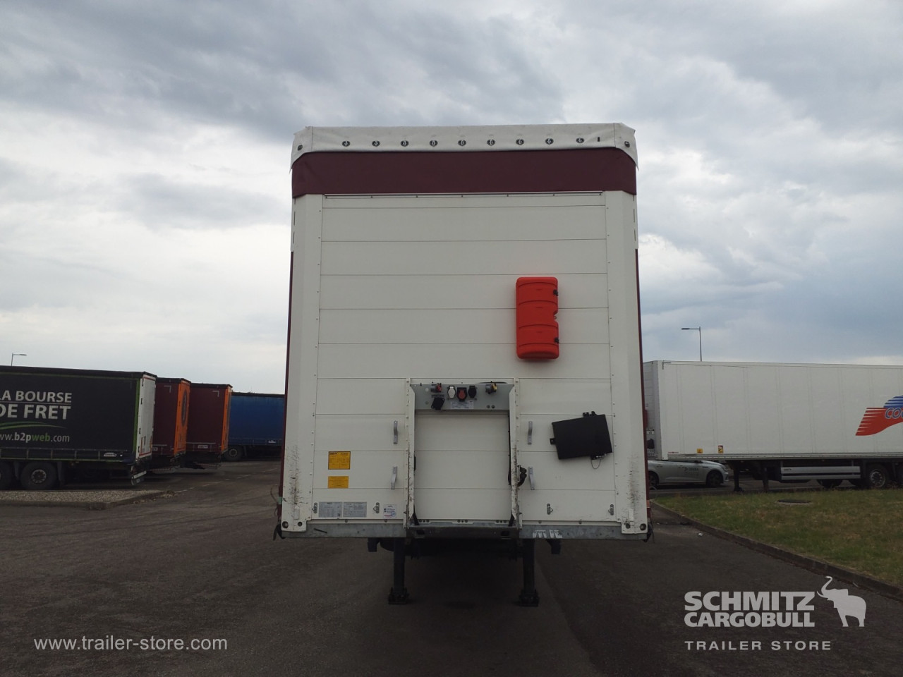 Schmitz Cargobull Semitrailer Curtainsider Standard Hayon 